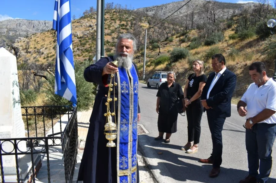 Συγκίνηση στο μνημόσυνο για τους 18 εκτελεσθέντες στη Φυλή το 1944