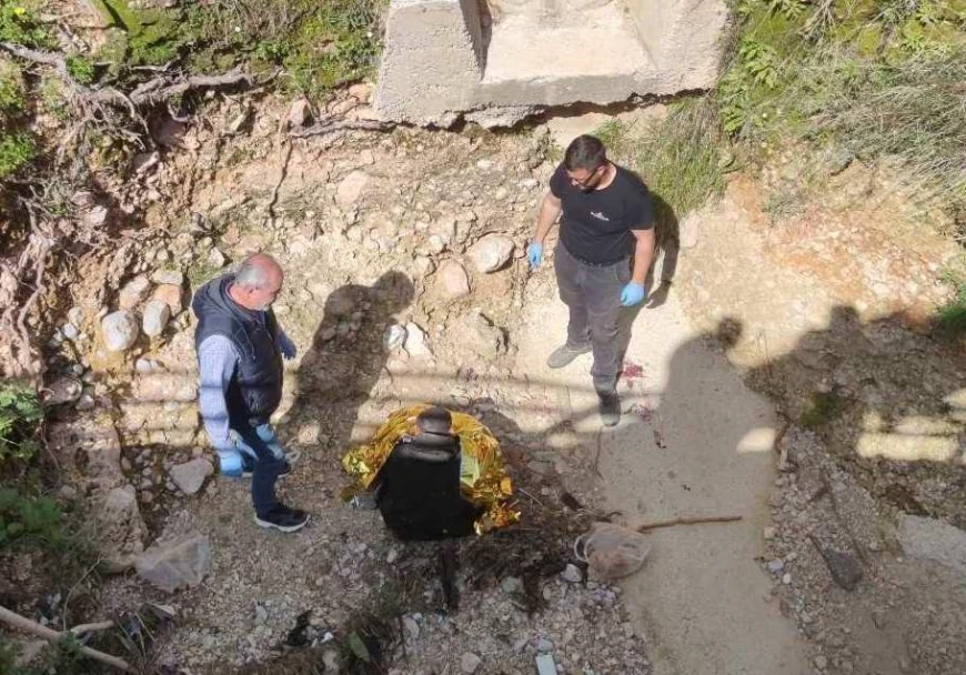 Σωτήρια επέμβαση της Πολιτικής Προστασίας Φυλής – Ανέσυρε ηλικιωμένο που έπεσε στο κανάλι του Μόρνου